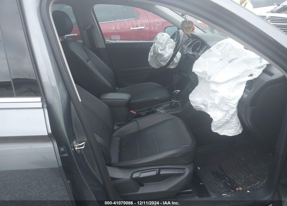 2019 VOLKSWAGEN TIGUAN 2.0T SE/2.0T SEL/2.0T SEL R-LINE/2.0T SEL R-LINE BLACK VIN: 3VV3B7AX9KM046195