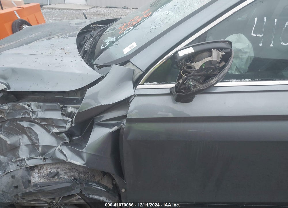 2019 VOLKSWAGEN TIGUAN 2.0T SE/2.0T SEL/2.0T SEL R-LINE/2.0T SEL R-LINE BLACK VIN: 3VV3B7AX9KM046195