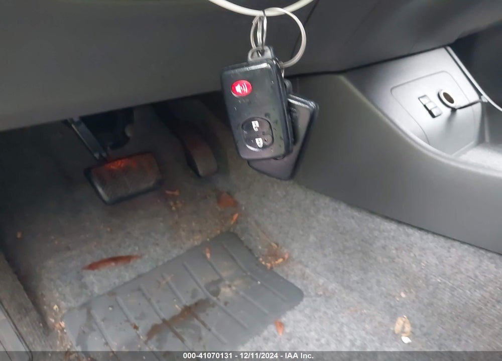 2010 TOYOTA PRIUS V VIN: JTDKN3DU5A0105238