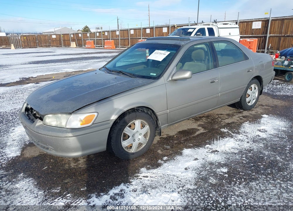 2000 TOYOTA CAMRY LE VIN: JT2BG28K5Y0527929