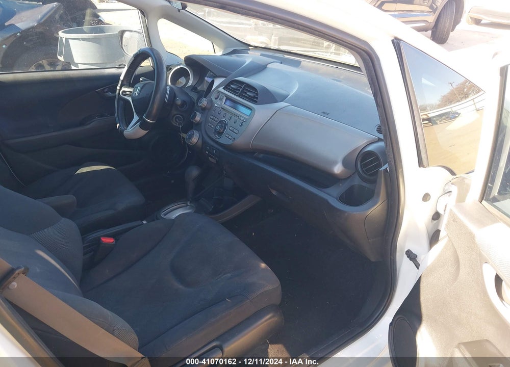 2011 HONDA FIT SPORT VIN: JHMGE8H52BC001844
