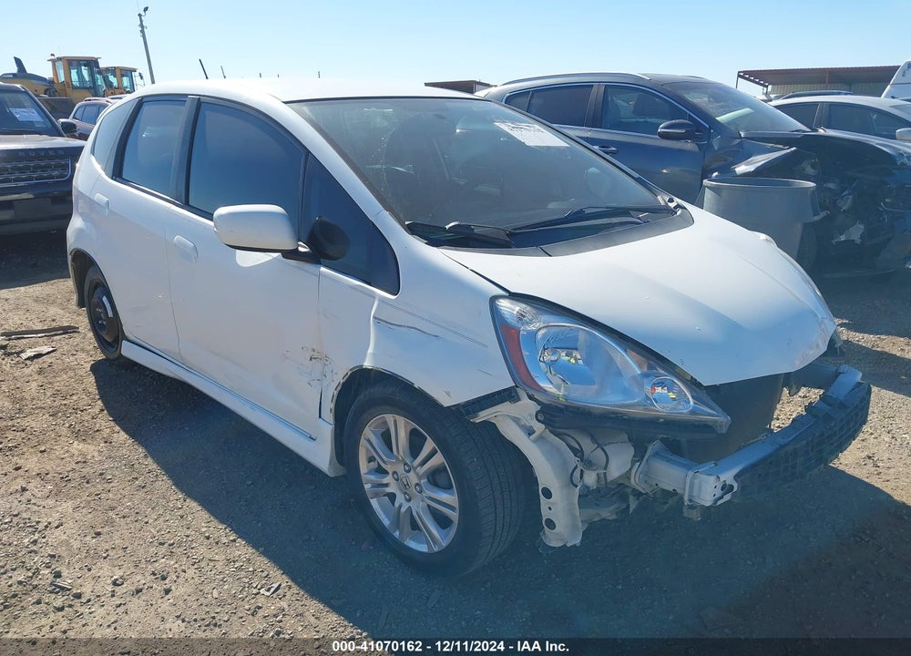 2011 HONDA FIT SPORT VIN: JHMGE8H52BC001844