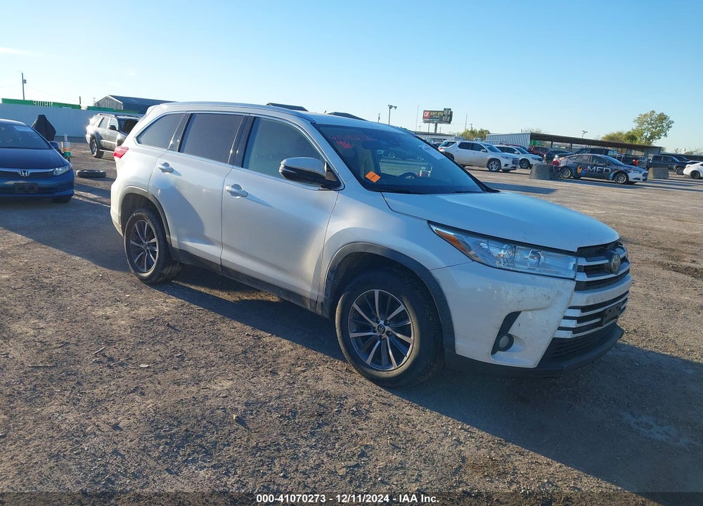 2019 TOYOTA HIGHLANDER XLE VIN: 5TDKZRFH0KS360787