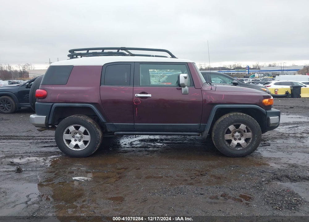 2007 TOYOTA FJ CRUISER VIN: JTEBU11F270053147