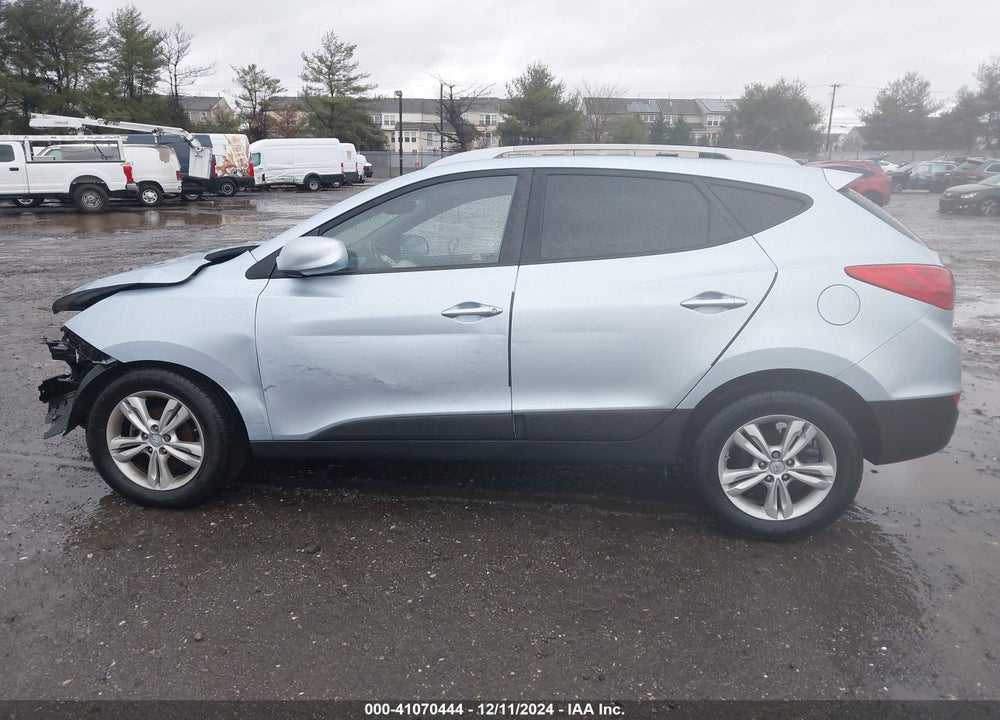 2011 HYUNDAI TUCSON GLS VIN: KM8JU3AC2BU198235