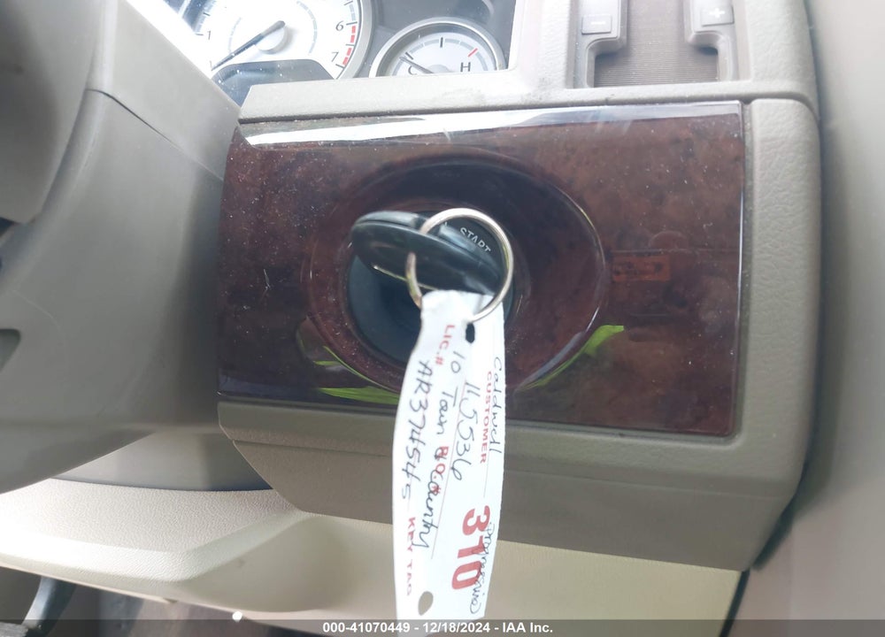 2010 CHRYSLER TOWN & COUNTRY NEW LX VIN: 2A4RR2D16AR374545