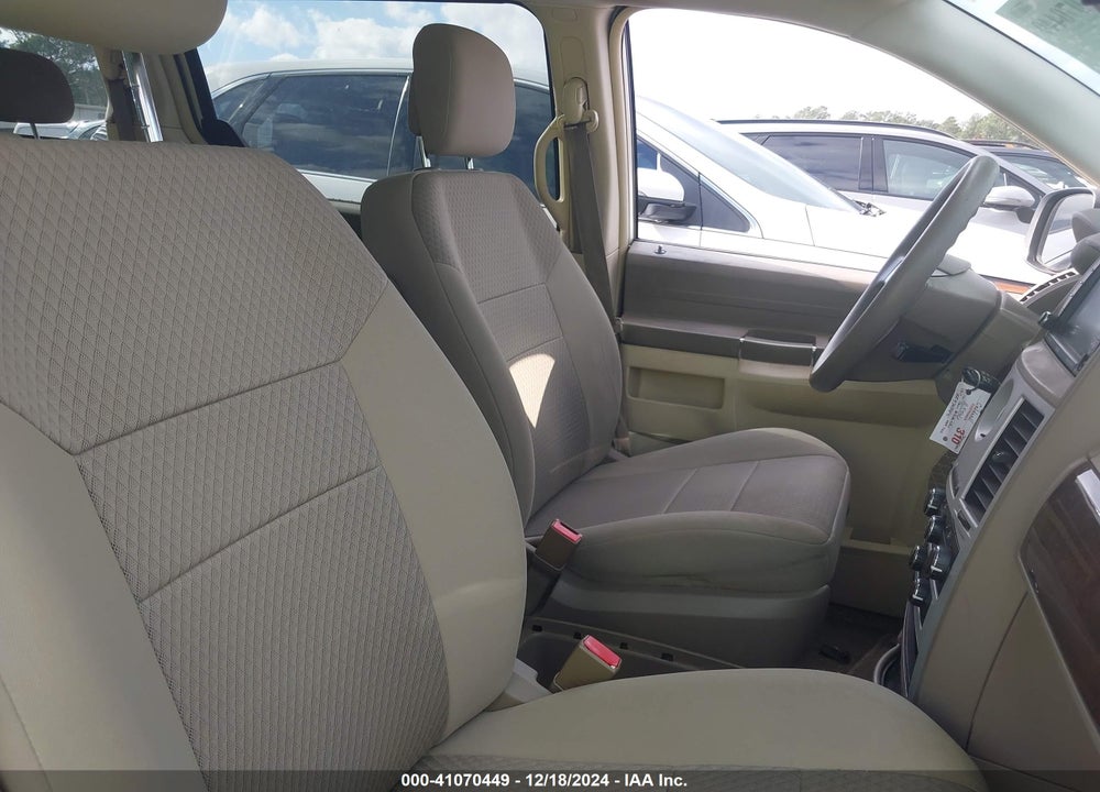2010 CHRYSLER TOWN & COUNTRY NEW LX VIN: 2A4RR2D16AR374545