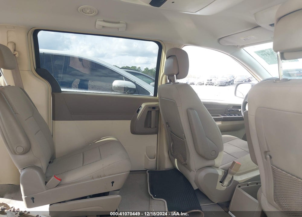 2010 CHRYSLER TOWN & COUNTRY NEW LX VIN: 2A4RR2D16AR374545