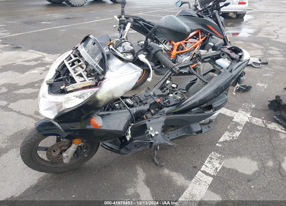 2013 HONDA PCX 150 VIN: MLHKF1216D5005521