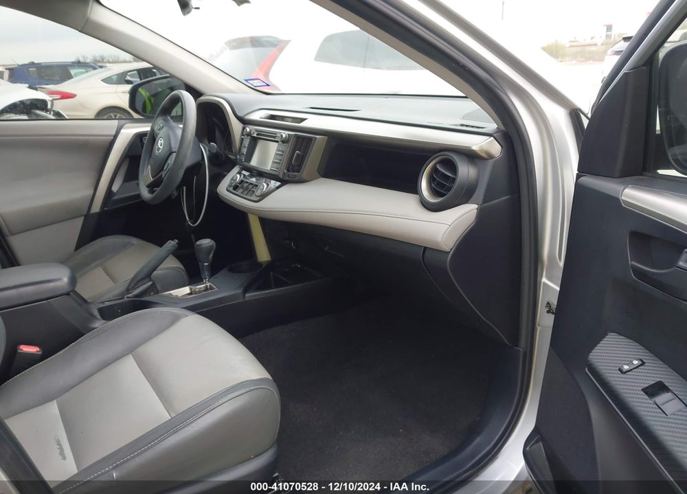 2013 TOYOTA RAV4 XLE VIN: JTMWFREV1D5015682
