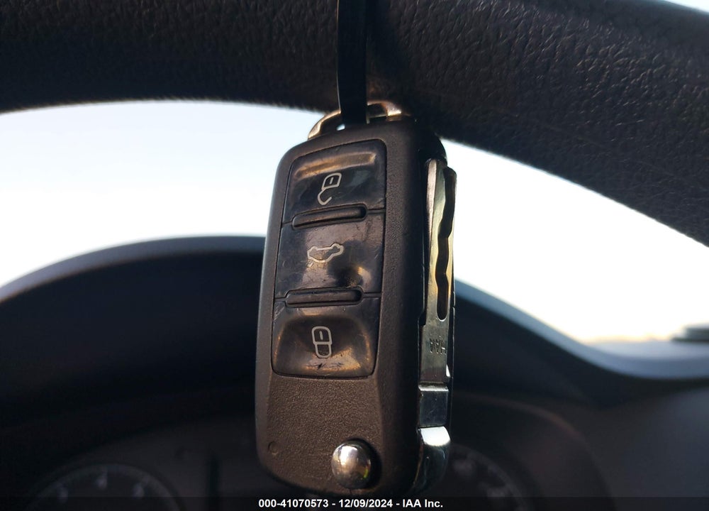2011 VOLKSWAGEN JETTA 2.0L S VIN: 3VW2K7AJXBM379671