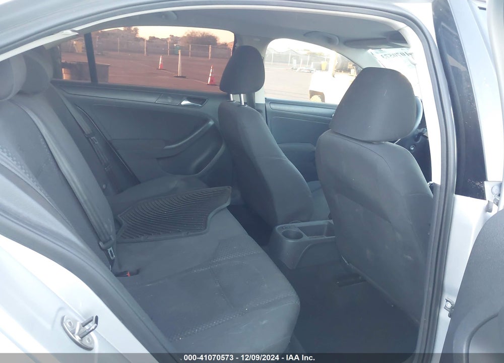 2011 VOLKSWAGEN JETTA 2.0L S VIN: 3VW2K7AJXBM379671