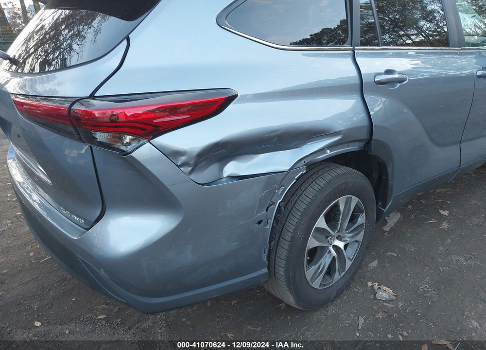 2023 TOYOTA HIGHLANDER XLE VIN: 5TDKDRBH2PS029477