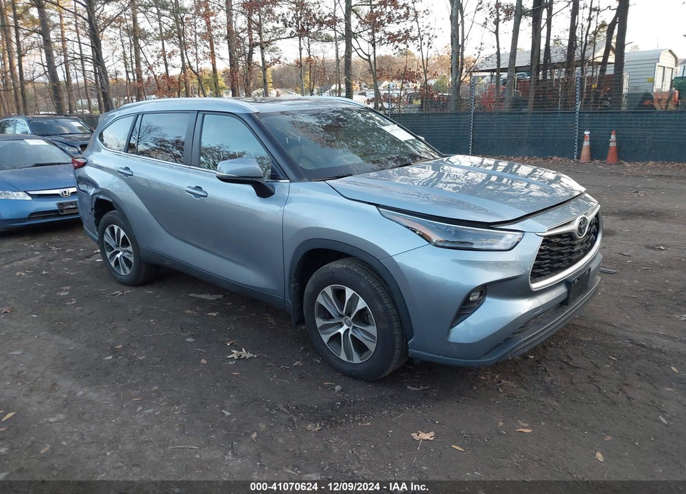 2023 TOYOTA HIGHLANDER XLE VIN: 5TDKDRBH2PS029477