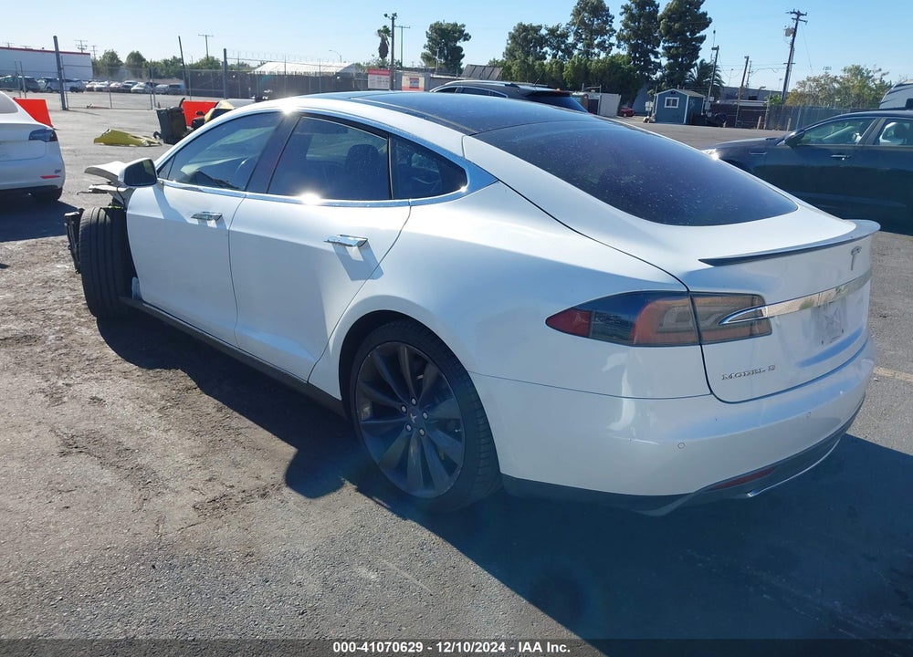 2014 TESLA MODEL S P85 VIN: 5YJSA1H19EFP31852