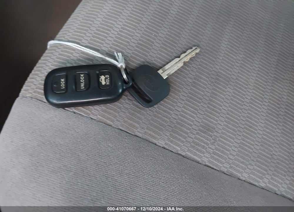 2005 TOYOTA CAMRY LE VIN: 4T1BE32K05U051892