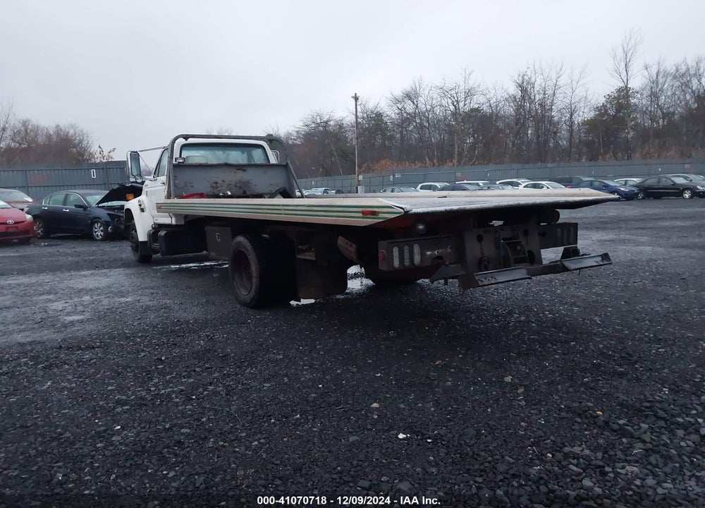1998 FORD F800 VIN: 1FDNF80C2WVA20710