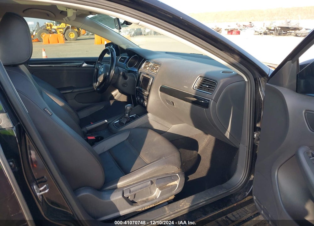 2017 VOLKSWAGEN JETTA 1.8T SEL/1.8T SEL PREMIUM VIN: 3VWL17AJ1HM401315