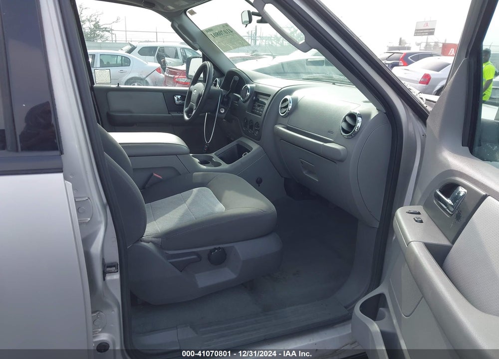 2005 FORD EXPEDITION XLT VIN: 1FMPU15555LA01577