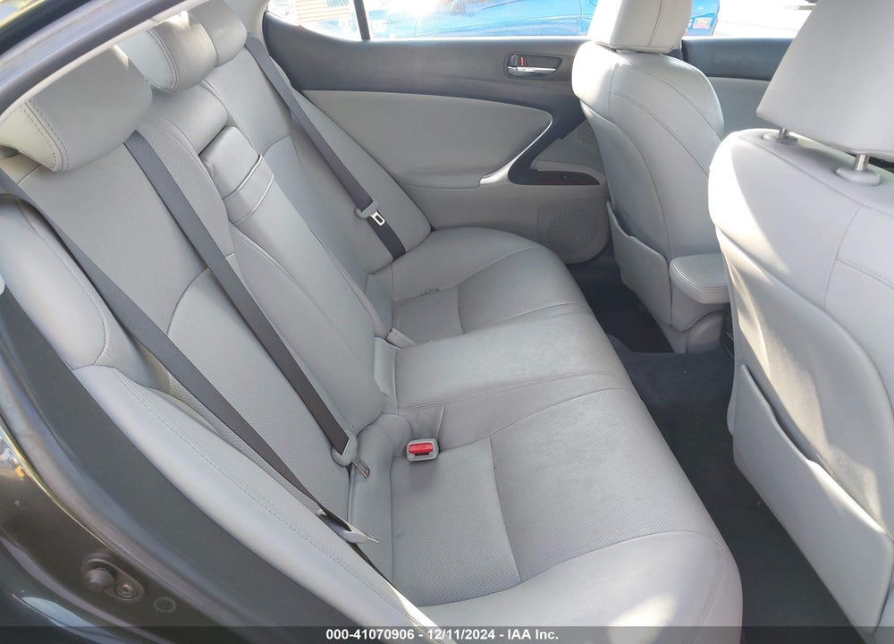 2007 LEXUS IS 350 VIN: JTHBE262X72008344