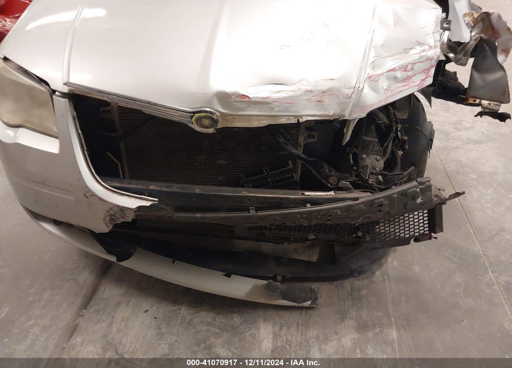 2008 CHRYSLER TOWN & COUNTRY VIN: 2A8HR44H18R641085