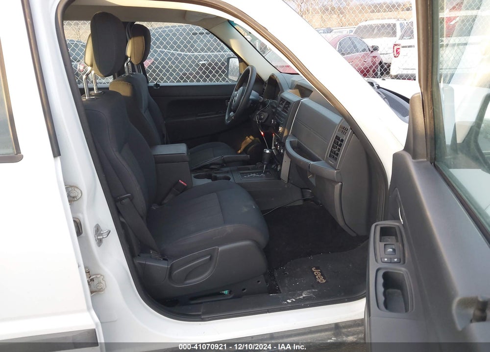 2011 JEEP LIBERTY SPORT VIN: 1J4PN2GK4BW580656