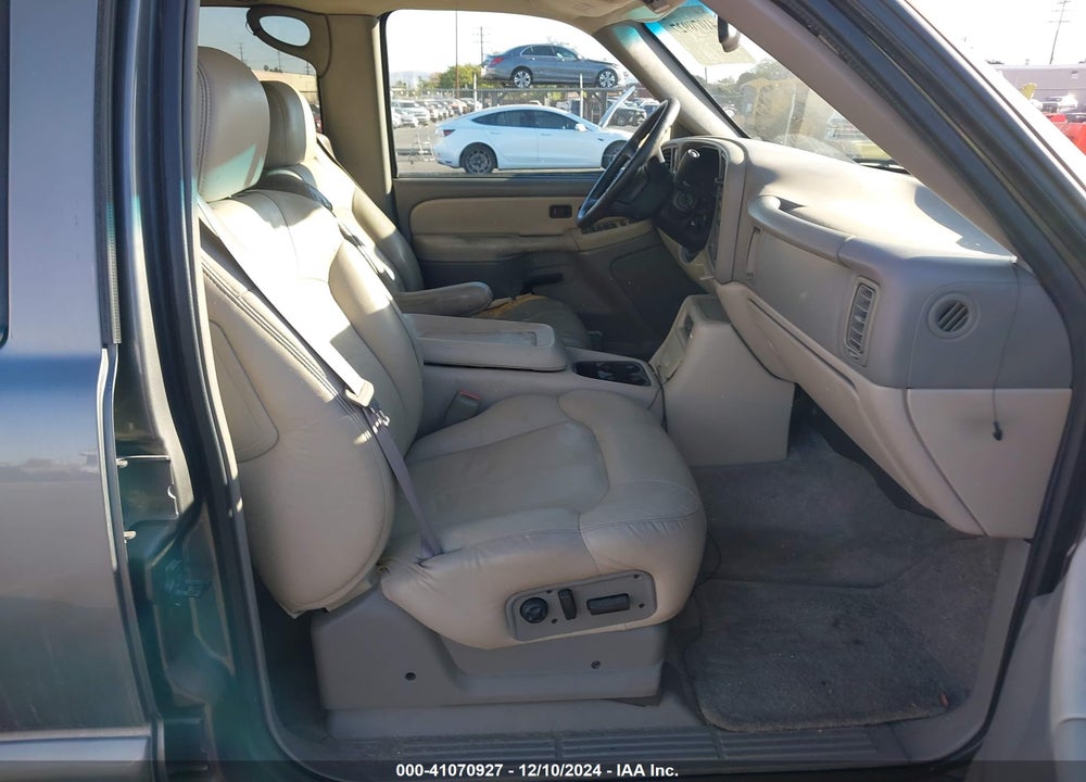 2001 CHEVROLET SUBURBAN 1500 LT VIN: 3GNEC16T31G136406