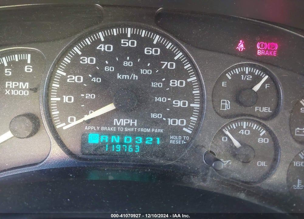 2001 CHEVROLET SUBURBAN 1500 LT VIN: 3GNEC16T31G136406
