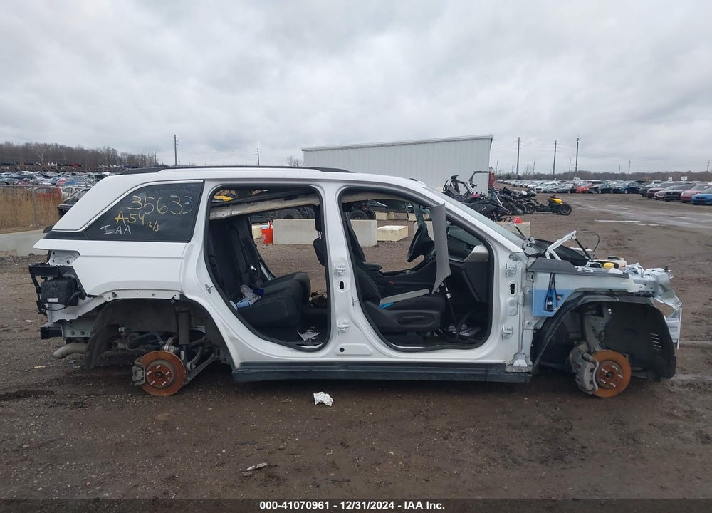 2023 JEEP GRAND CHEROKEE LAREDO 4X4 VIN: 1C4RJHAG6PC535633