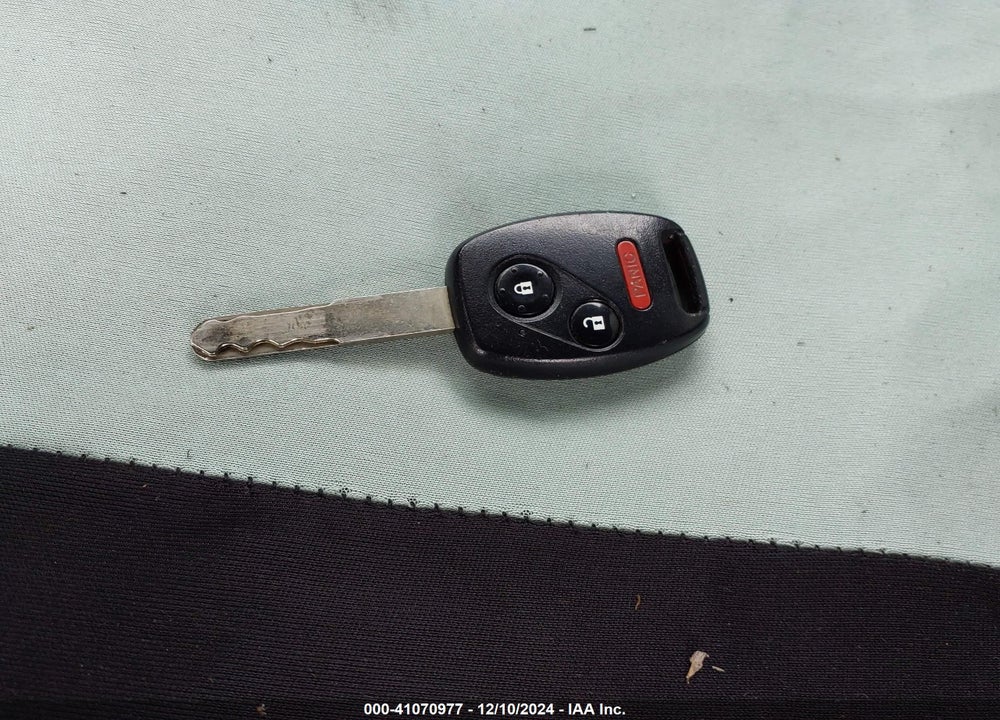 2011 HONDA FIT VIN: JHMGE8H31BS005713