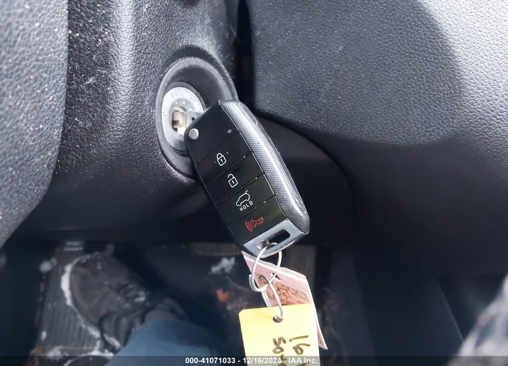 2016 KIA SORENTO 2.4L LX VIN: 5XYPGDA31GG034530
