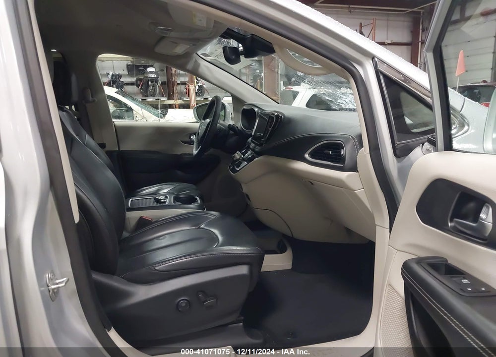 2022 CHRYSLER PACIFICA TOURING L AWD VIN: 2C4RC3BG6NR183833
