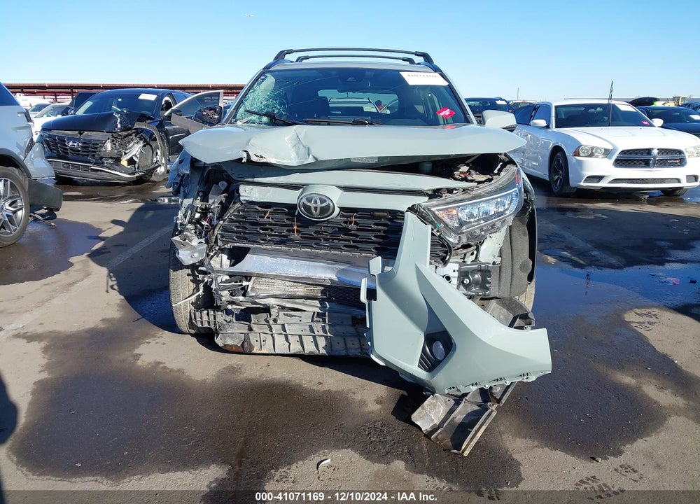 2019 TOYOTA RAV4 XLE VIN: JTMW1RFV0KD505644