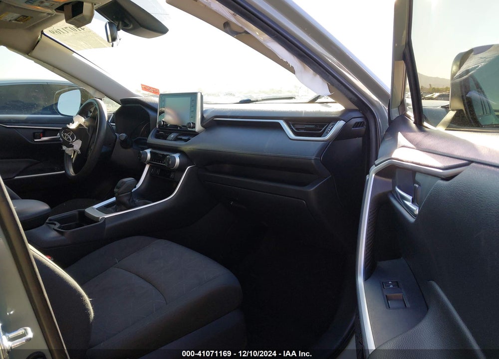 2019 TOYOTA RAV4 XLE VIN: JTMW1RFV0KD505644