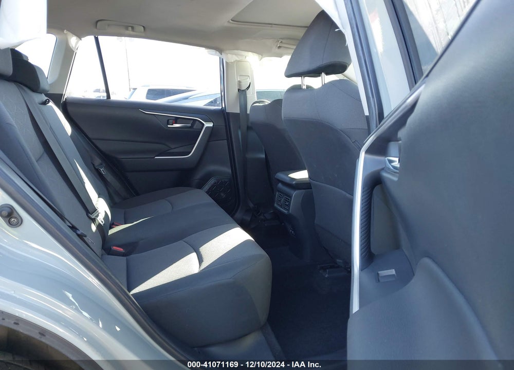 2019 TOYOTA RAV4 XLE VIN: JTMW1RFV0KD505644