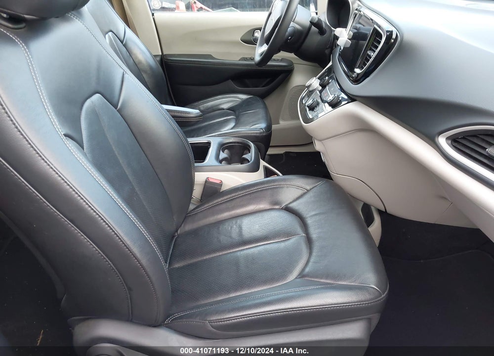 2022 CHRYSLER PACIFICA TOURING L VIN: 2C4RC1BG9NR197665