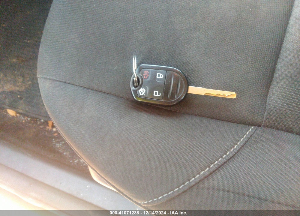 2015 FORD FOCUS VIN: 1FADP3F20FL260015