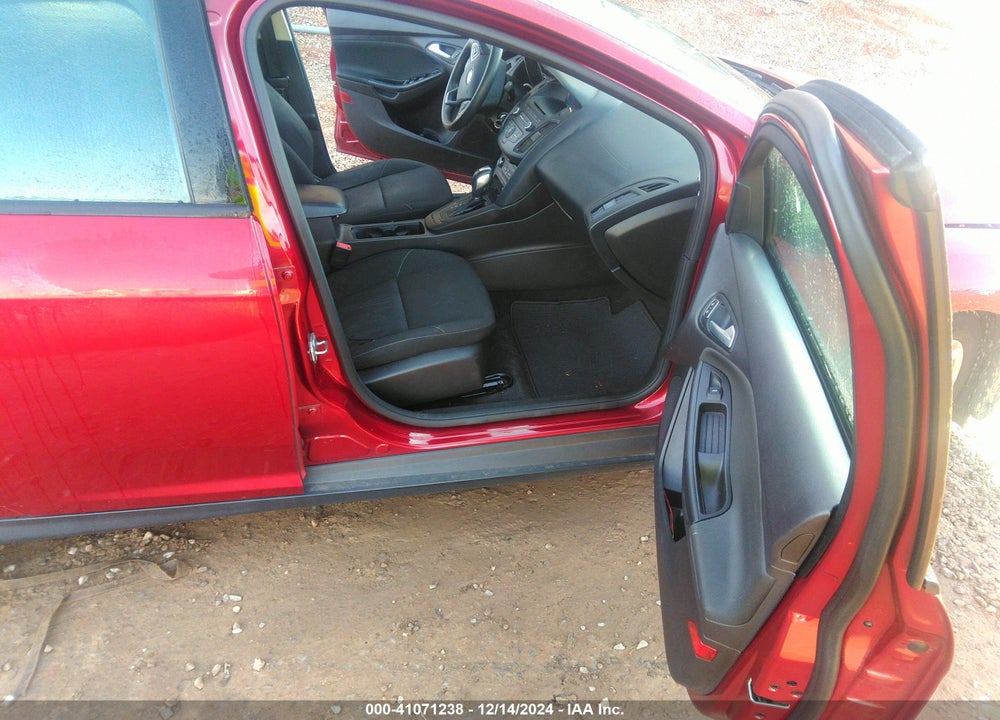 2015 FORD FOCUS VIN: 1FADP3F20FL260015