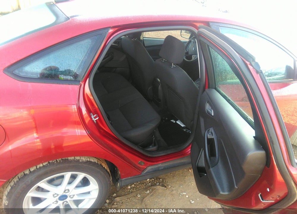 2015 FORD FOCUS VIN: 1FADP3F20FL260015
