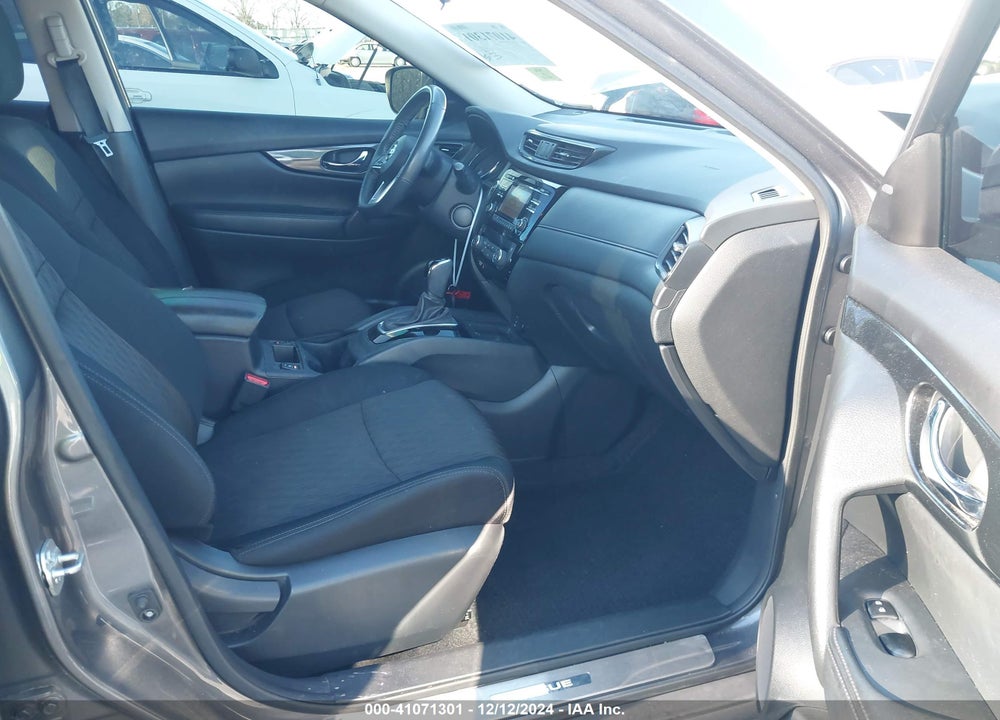 2017 NISSAN ROGUE SV VIN: 5N1AT2MT9HC823205