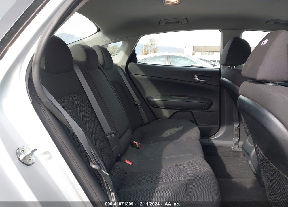 2019 KIA OPTIMA LX VIN: 5XXGT4L39KG285902