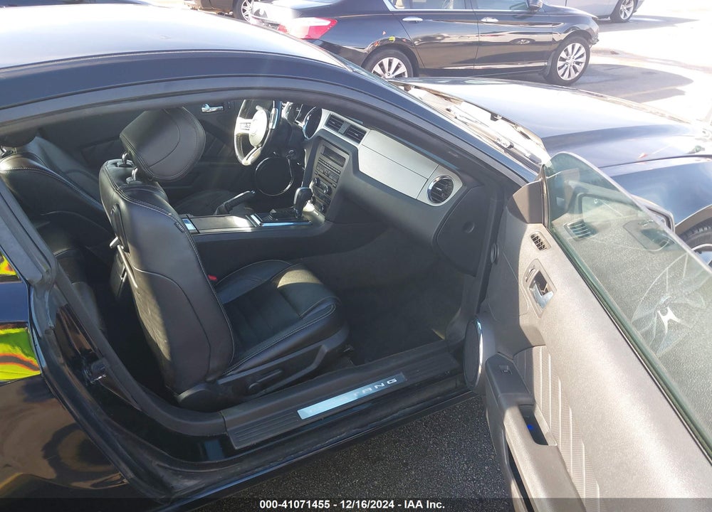 2014 FORD MUSTANG V6 PREMIUM VIN: 1ZVBP8AM8E5331064