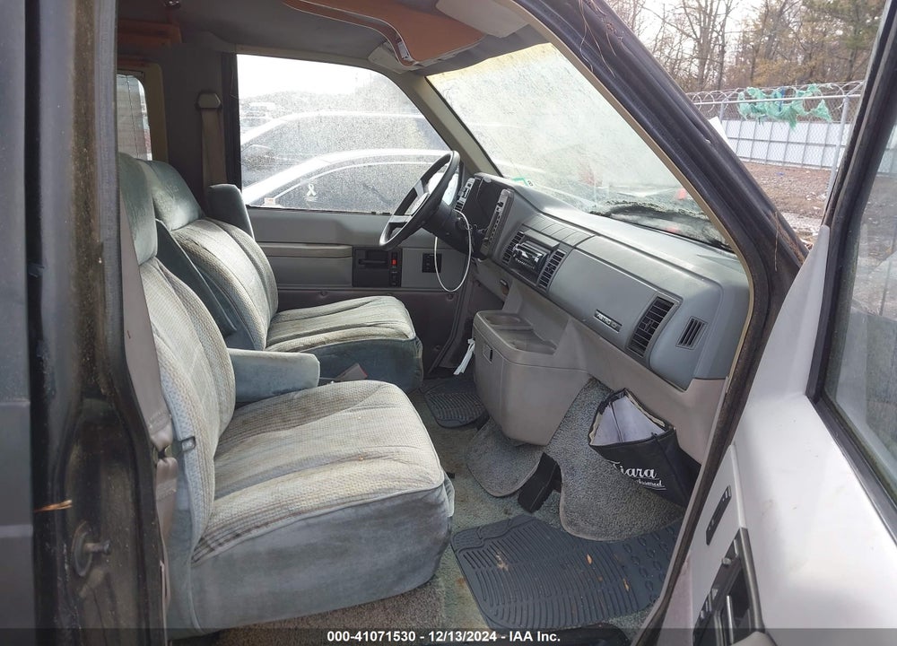 1991 CHEVROLET ASTRO VIN: 1GBDM15Z8MB120775
