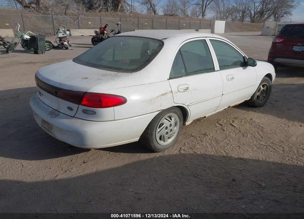 1998 FORD ESCORT SE VIN: 1FAFP13P5WW164618