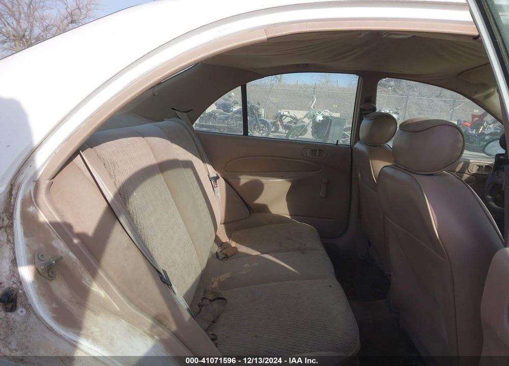 1998 FORD ESCORT SE VIN: 1FAFP13P5WW164618