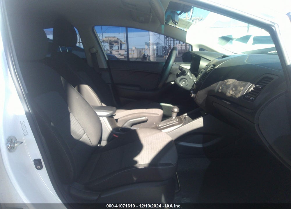 2016 KIA FORTE LX VIN: KNAFX4A63G5440143
