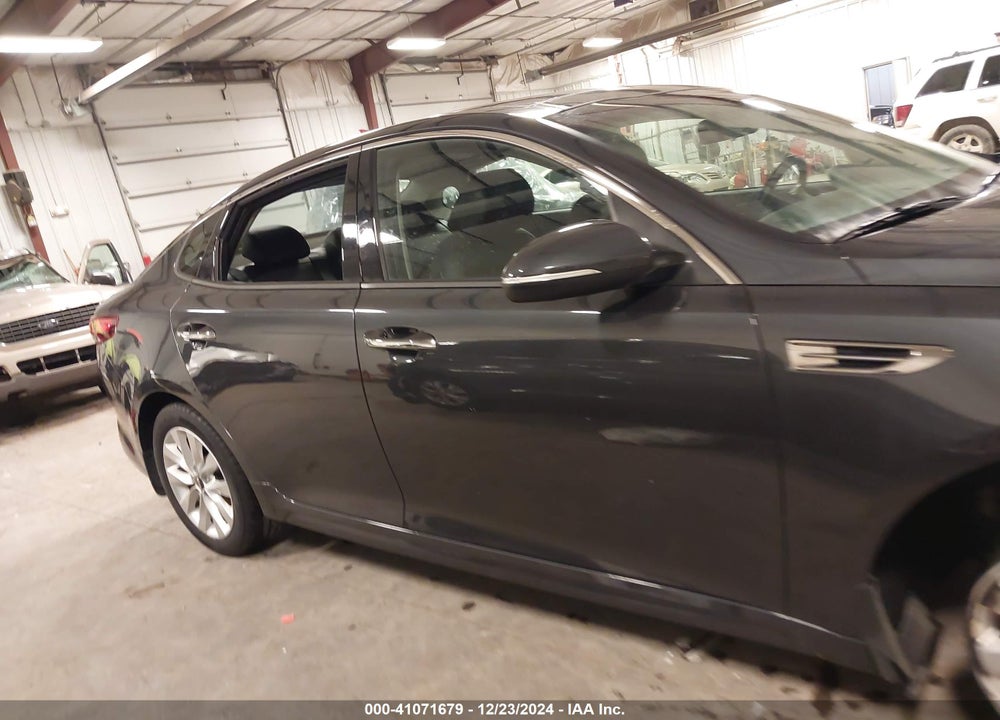2018 KIA OPTIMA VIN: 5XXGT4L33JG190184