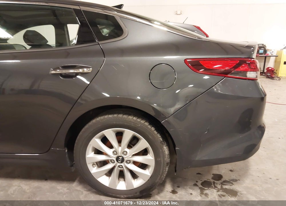 2018 KIA OPTIMA VIN: 5XXGT4L33JG190184