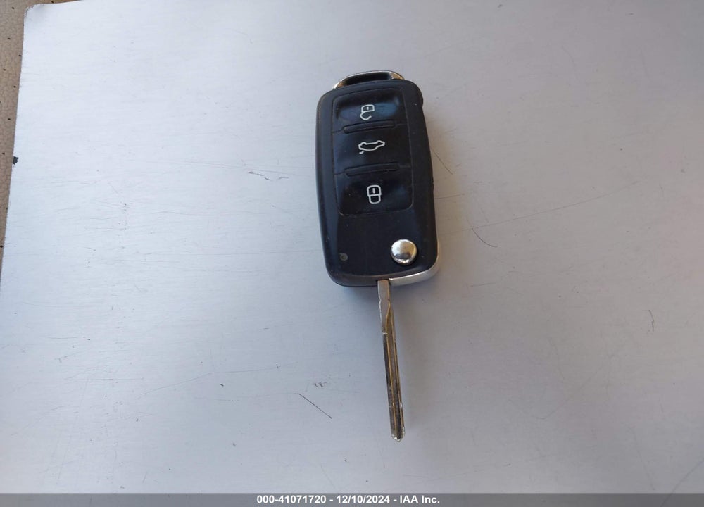 2013 VOLKSWAGEN JETTA 2.5L SE VIN: 3VWDX7AJ6DM421153