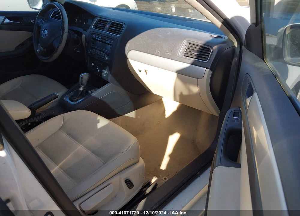 2013 VOLKSWAGEN JETTA 2.5L SE VIN: 3VWDX7AJ6DM421153
